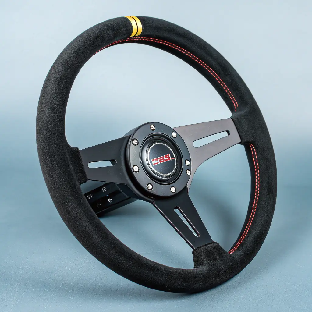 Volant sport en cuir perforé